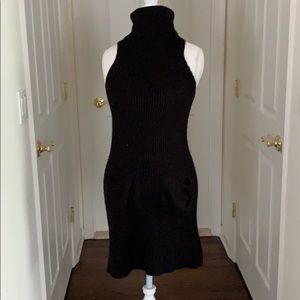 Sleeveless sweater dress w/ pockets